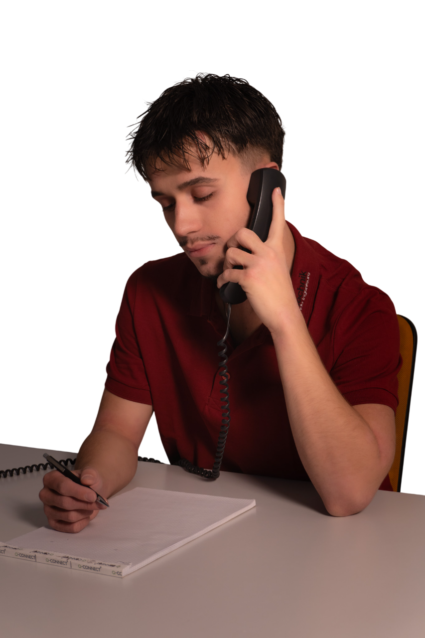 Ljatifi Emel_LJA_sitzend